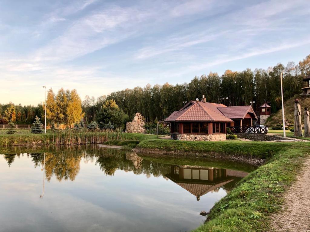 Апартаменты Dom Nad Stawem Przy Lesie Burkat Экстерьер фото